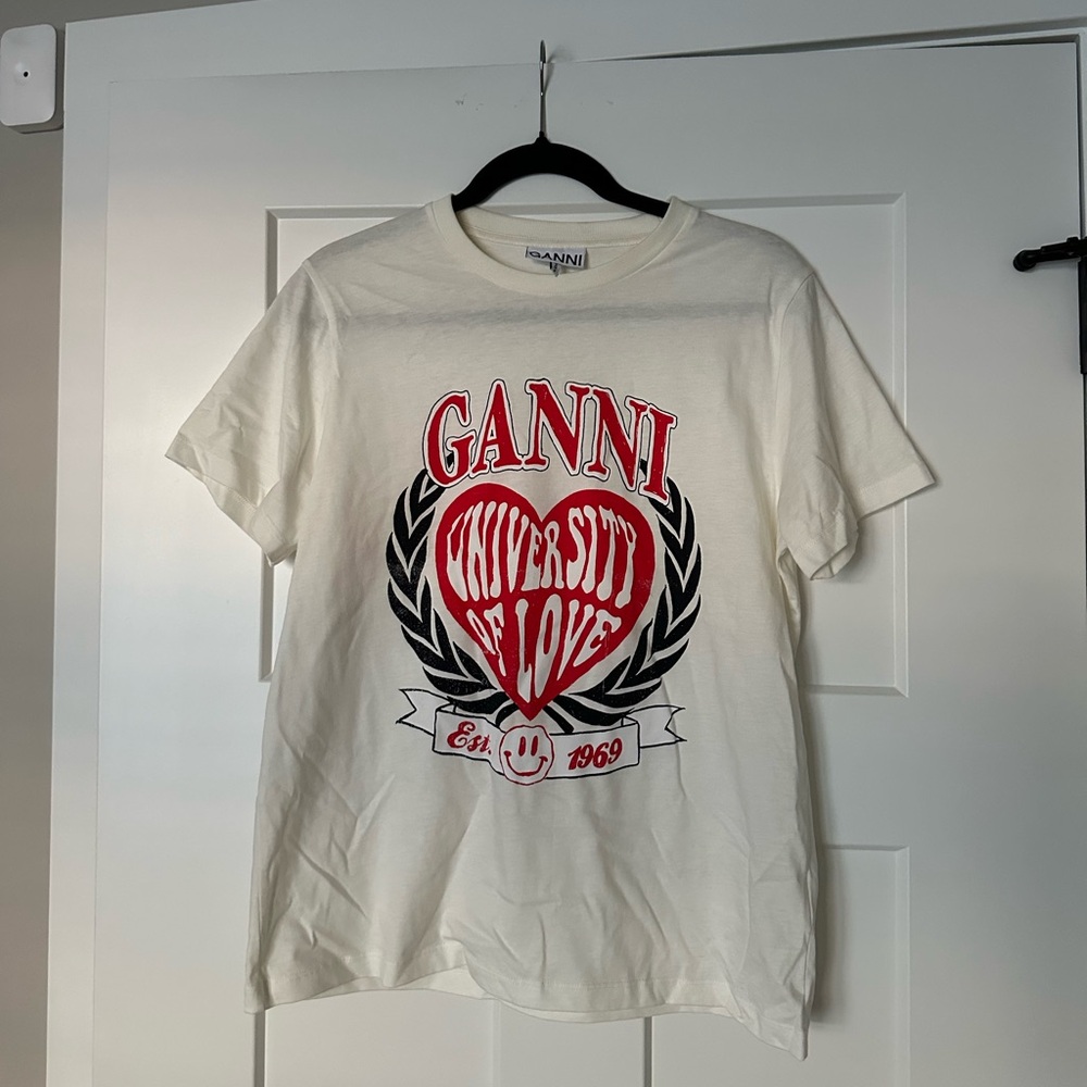 Graphic tee